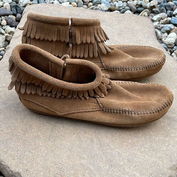 Minnetonka‎ Moccasin Boots Leather Suede Side Zip Brown Size 4 youth - Picture 2 of 8